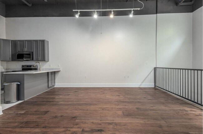 Photo - 95 S Main St