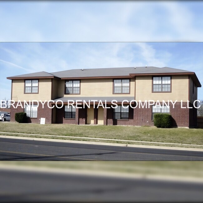 Building Photo - 901 Clairidge Ave