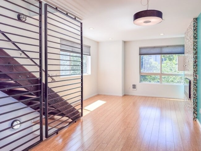 Photo - 4146 25th Ave SW