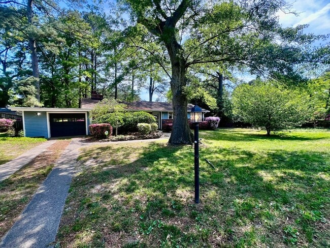 Building Photo - Beautiful waterfront home