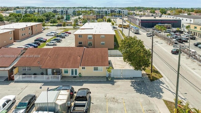Photo - 330 W 74th Pl Unidad 330 Rental