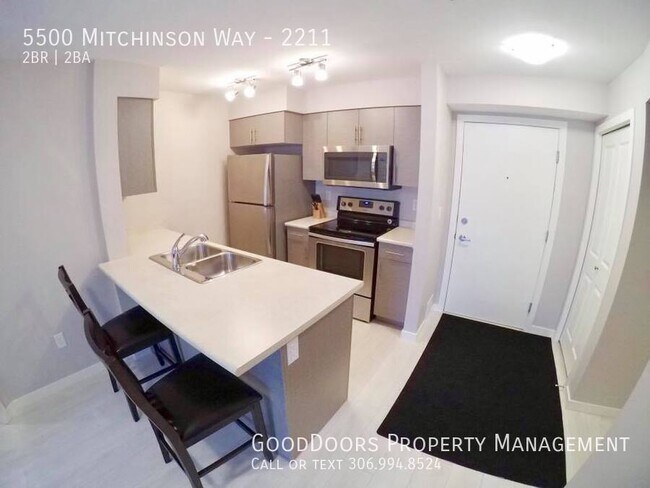 Building Photo - Fully Furnished 2 Bed+Den 2 Bathroom