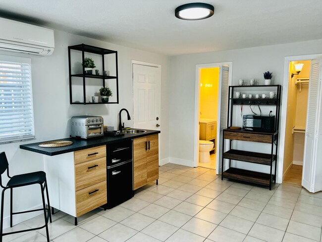 Photo - 911 NW 39th Ct