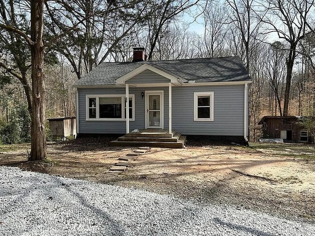 Building Photo - 4 Bedroom 2 Bathroom