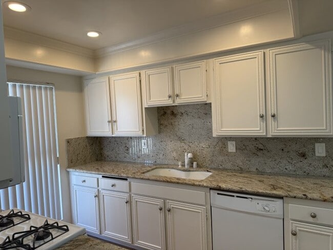 Apartamento n.º 5: Cocina con lavavajillas - 321 E Dryden St Apartamentos