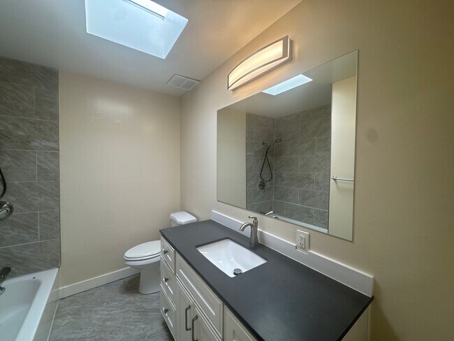 Building Photo - 3682 - WJW -462647 Unit B Rental