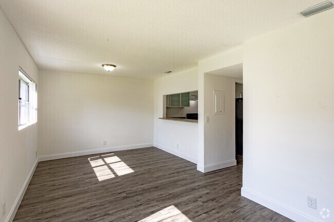 3BR, 1.5BA - 1,167SF - Dining Room - Spinnaker Landing Apartments
