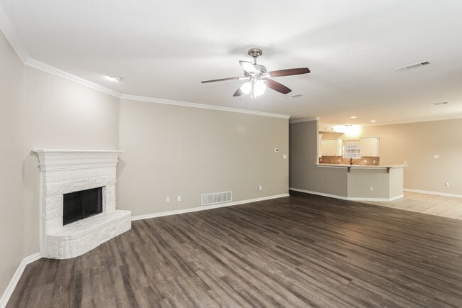 Photo - 1813 Manor Ridge Way