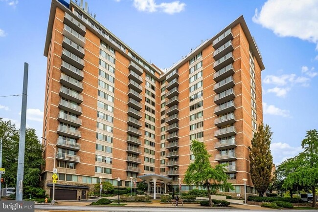 Building Photo - 1 E University Pkwy Unit 502