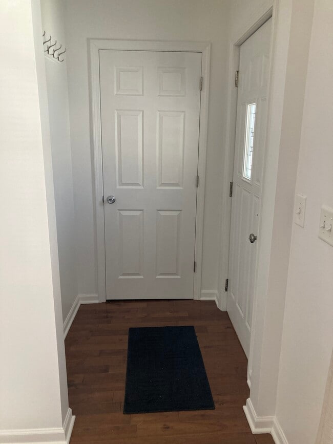 Building Photo - 2810 S Lenox St Unit Lower