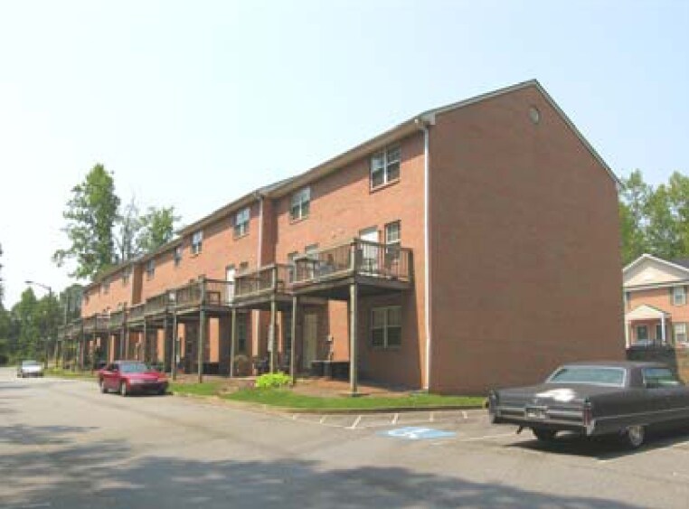 Photo - Cedar Bluffs Apartments