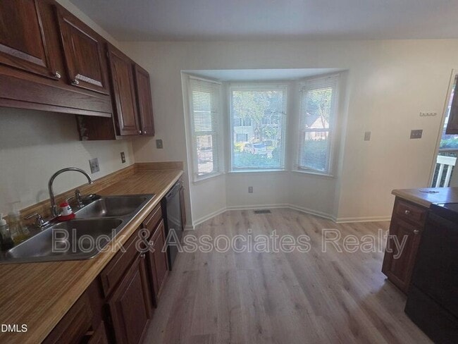 Photo - 6550 Thetford Ct