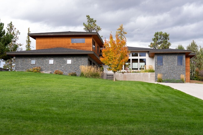 Photo - 229 Arbour Dr E