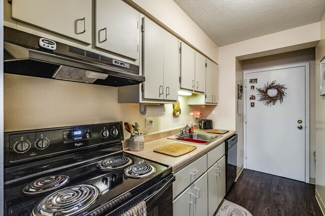 Photo - Thayer Garden Apartments