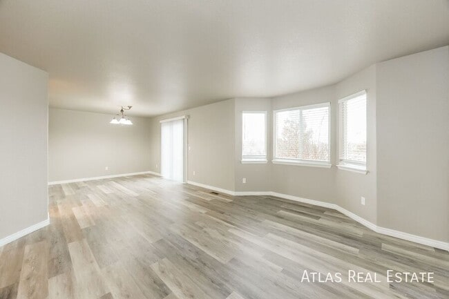 Photo - 5566 Vermillion Bluffs Dr