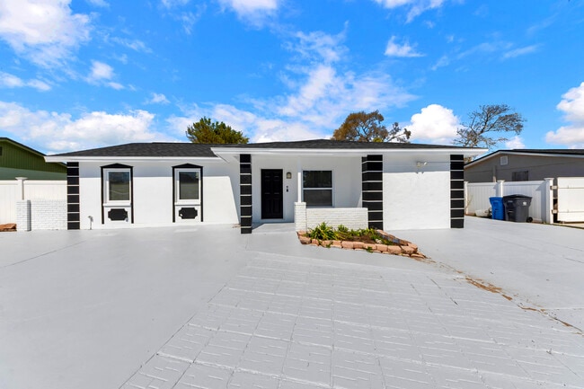 Building Photo - 6013 W Knox St