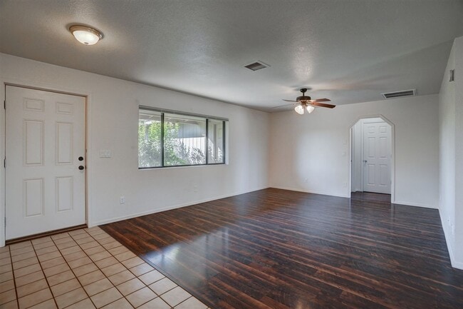 7930 E Larkspur Ln