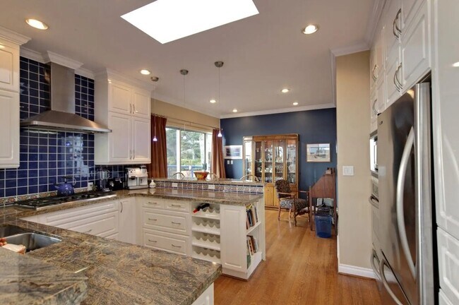 2278 Folkestone Way