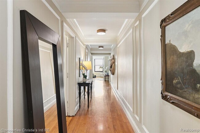 Photo - 15 E Kirby St Unit 810