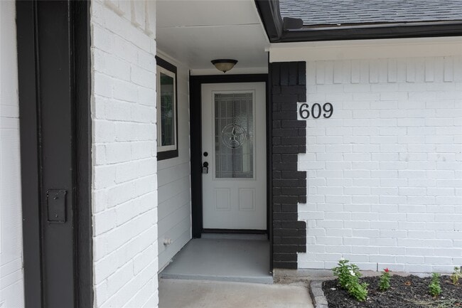 Photo - 609 Oak Harbor Dr