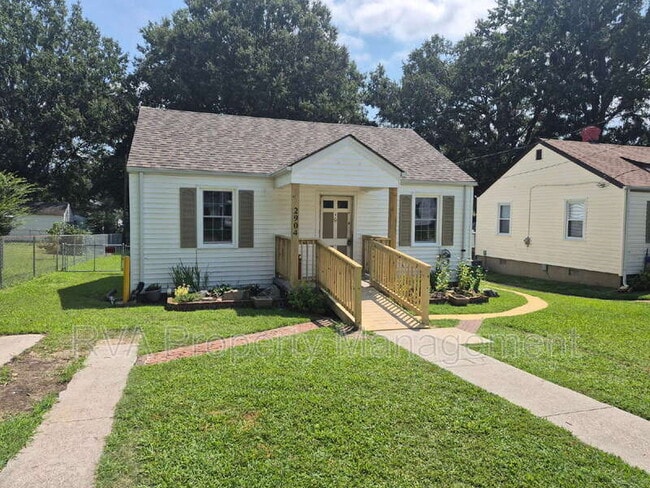 Building Photo - 2904 Maple St