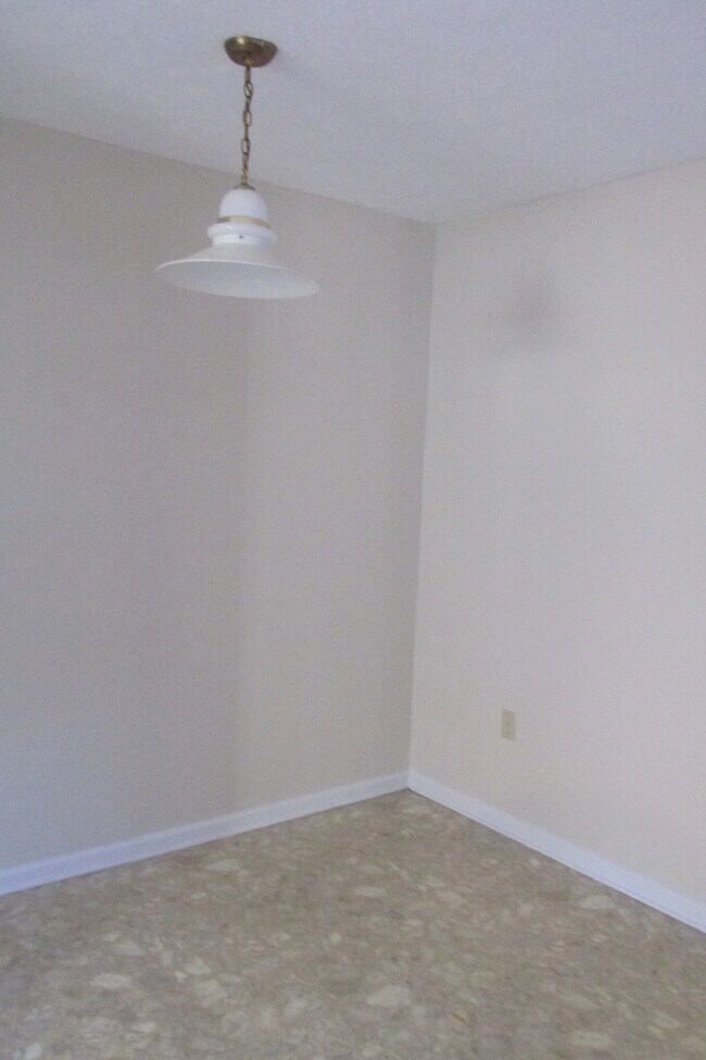 dining room - 223 Deer Ridge Trail Unit Apt.C