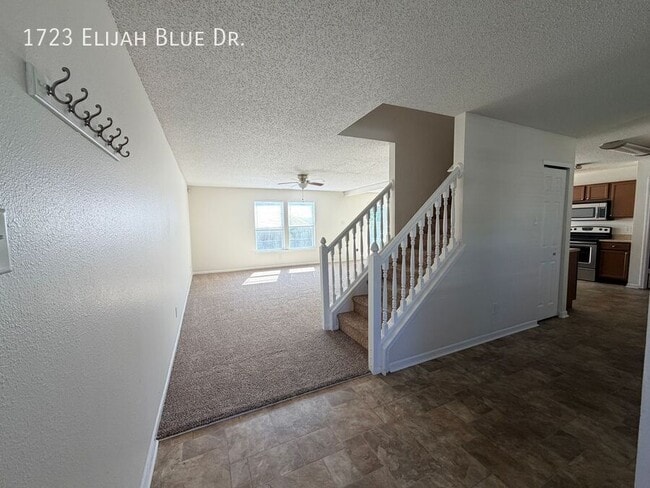 Photo - 1723 Elijah Blue Dr