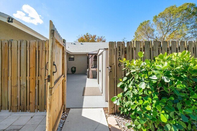 Photo - 1106 Hyacinth Pl