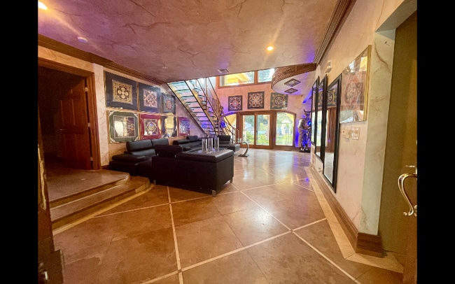 4266 Hillcrest Dr