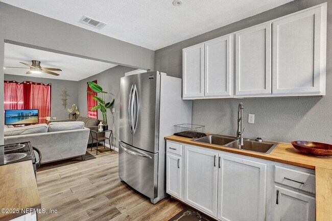 Photo - 3323 Myrtle Ave N Rental