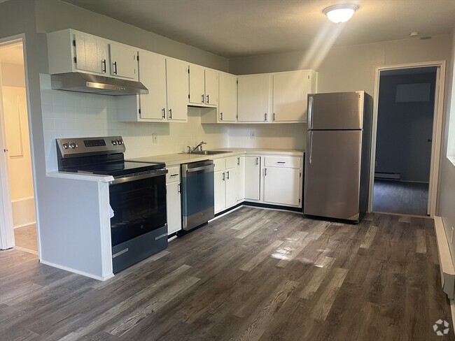 Building Photo - 8 New Plainville Rd Unit 2 Rental