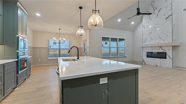 Photo - 900 Trestle Ln
