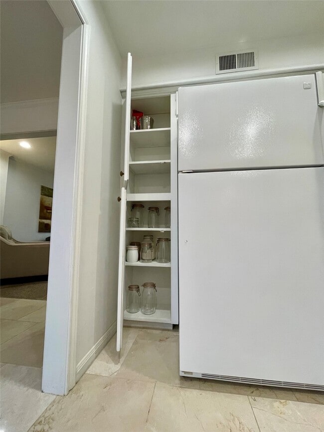 Photo - 1880 Saxony Ln