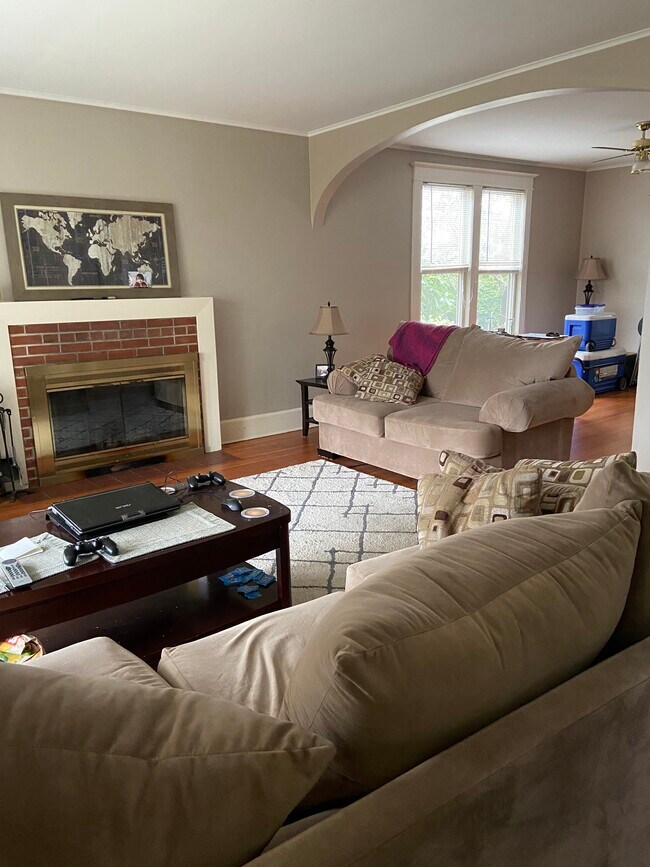 Living Room - 1710 Colby Ave Apartments Unit A