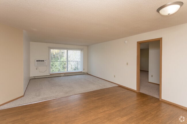 3BR, 2BA - 1,400SF