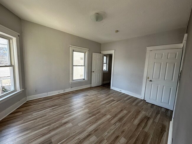 Building Photo - 124 Kendall St Unit 2