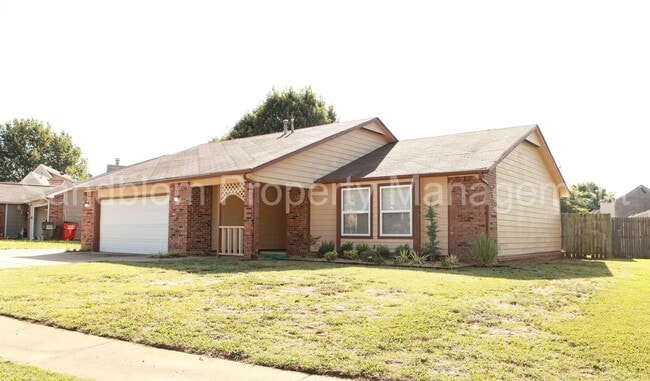 Photo - FOR LEASE | Owasso | Available Now!