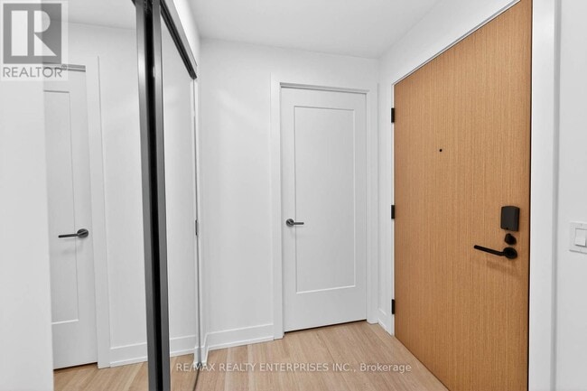 Photo - 60 Central Park Roadway Unité 2404