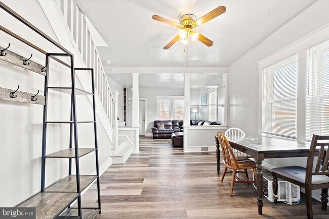 Photo - 1945 Cooper St