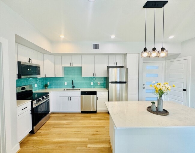 Building Photo - 5420 Elysian St