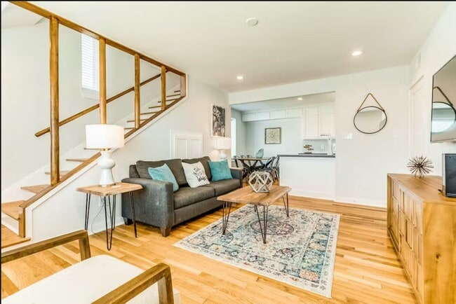 Building Photo - 2428 Bernardo De Galvez Ave Unit D Rental