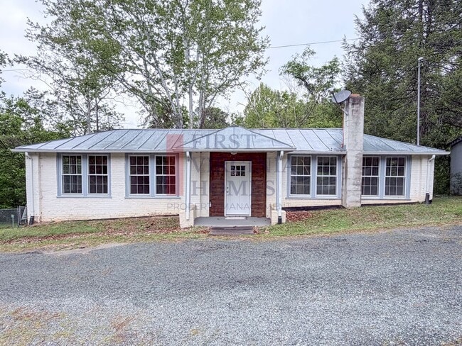 Building Photo - 2Bed/1Bath Scottsville Rental