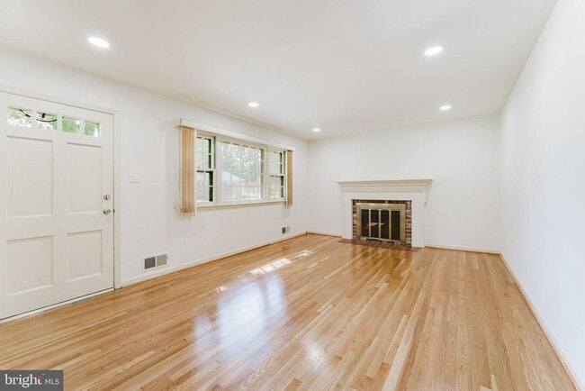 Building Photo - 5683 Ravenel Ln