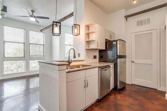 Building Photo - 201 W Lancaster Ave Unit 318 Rental
