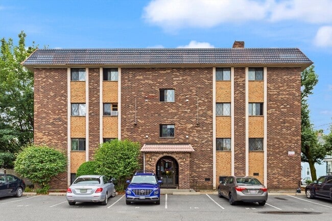 Building Photo - 303 Lowell St Unit 1