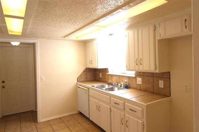 Photo - 1901 Tiffany Dr