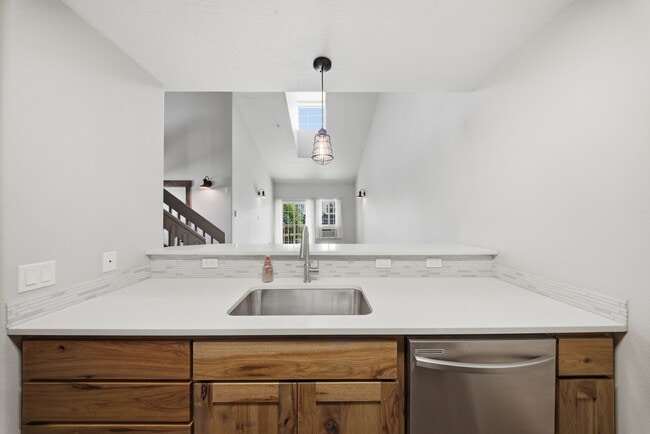 Photo - 848 N Chase Rd