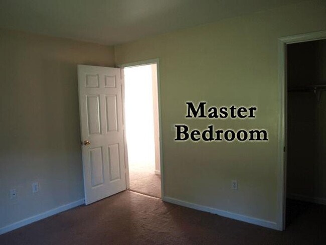 Photo - 875 Treewood Dr