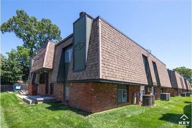 Building Photo - 1321 N Sheridan St Rental