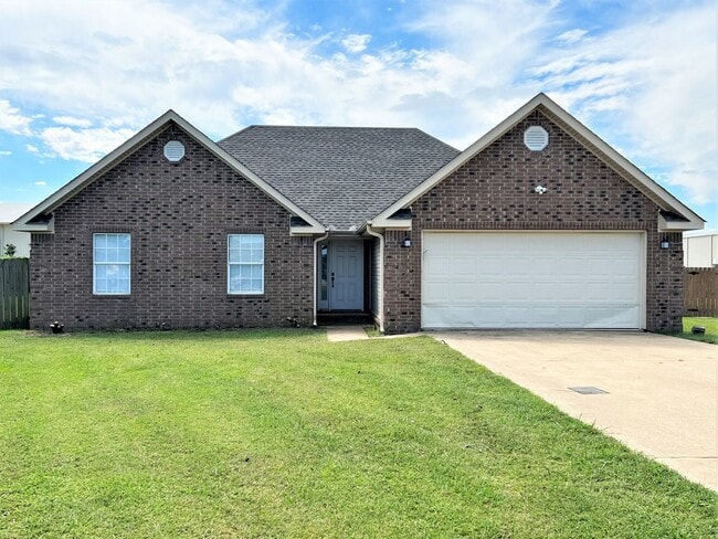 Photo - 3 Bedroom, 2 Bath Home in Valley View with Privacy Fenced in Backyard! June move in!!